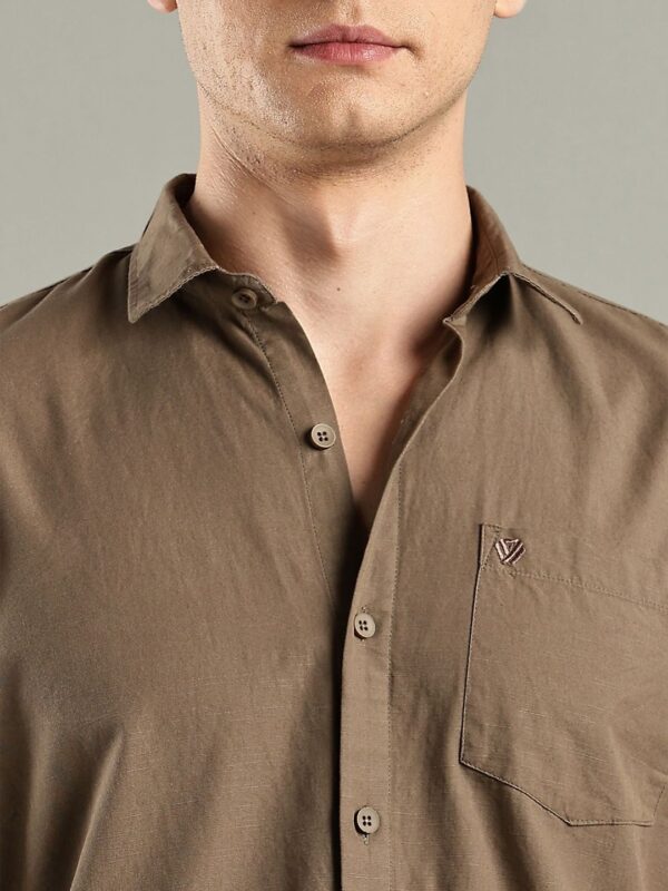 Brown Solid Regular Fit Spread Collar Casual Shirt - Image 2
