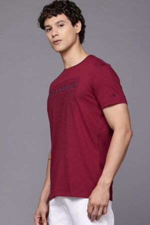 Men Typography Printed Slim Fit T-shirt