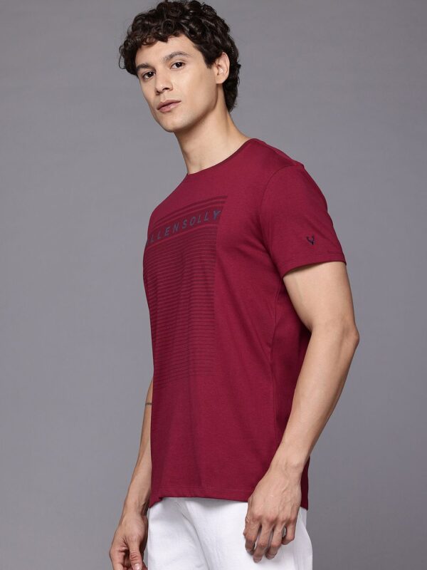 Men Typography Printed Slim Fit T-shirt